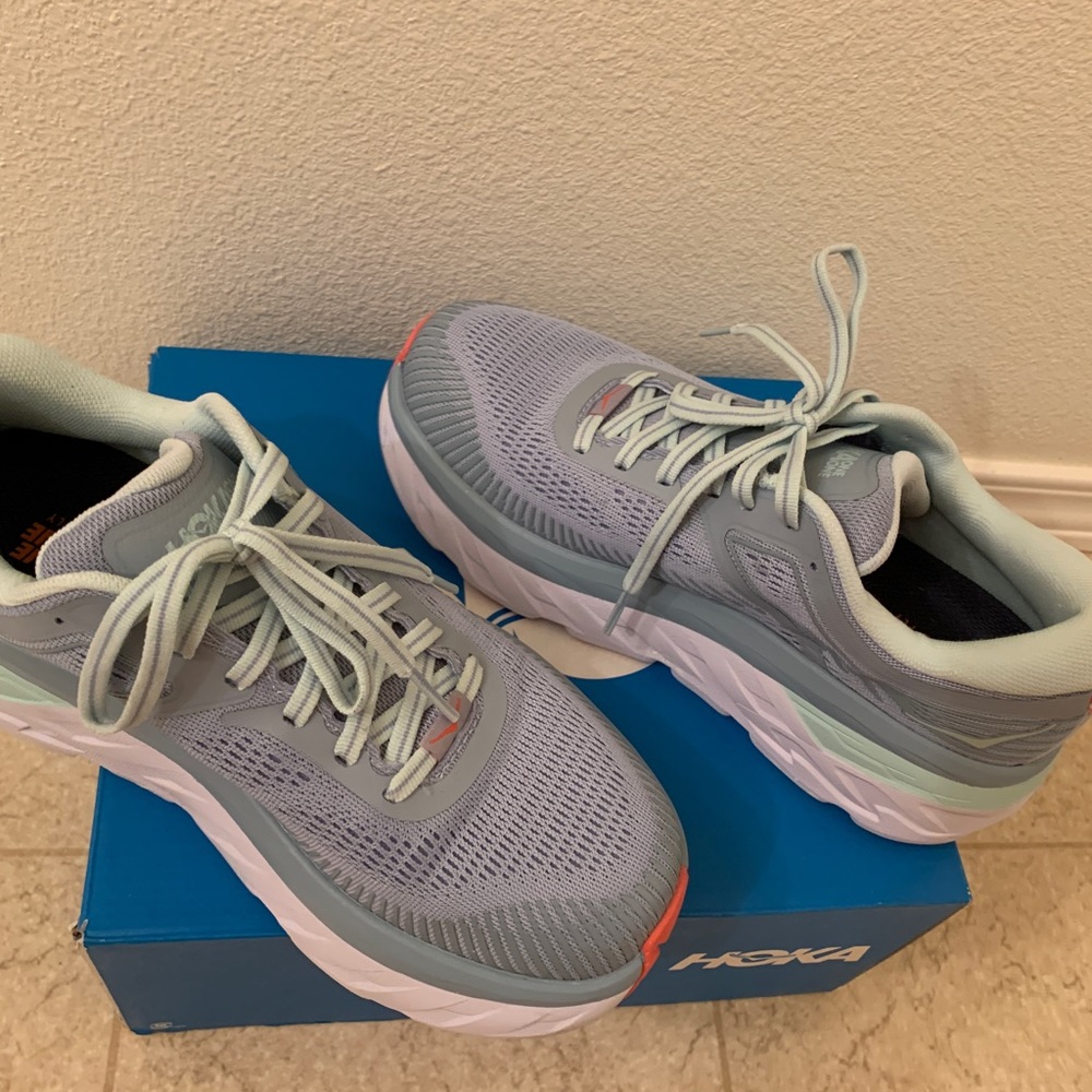 Pre-live in an excellent condition like new Hoka One One Bondi 7 Blue Fog
